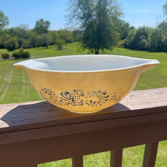 Vintage Pyrex Homestead 4 qt. Bowl - Picture 1 of 6